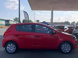Used 2014 Hyundai i20 Classic Red - Interior and Exterior details 9