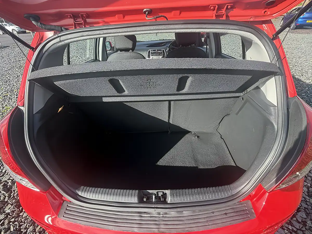 Used 2014 Hyundai I20 Style Red - Interior and Exterior details 11