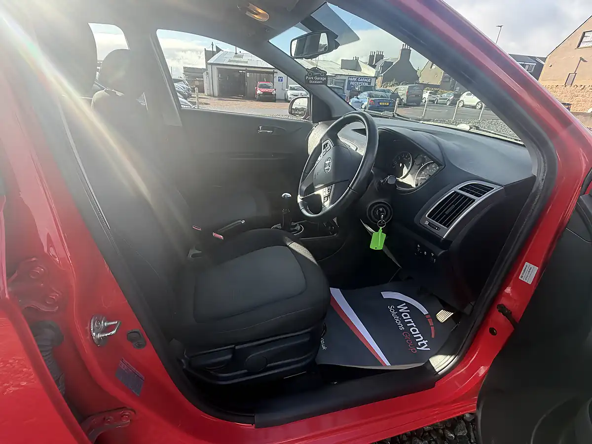 Used 2014 Hyundai I20 Style Red - Interior and Exterior details 13
