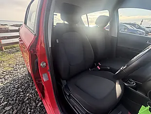 Used 2014 Hyundai I20 Style Red - Interior and Exterior details 14