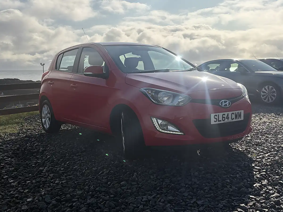 Used 2014 Hyundai I20 Style Red - Interior and Exterior details 3
