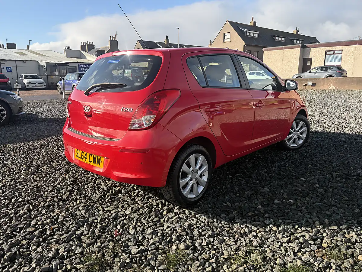 Used 2014 Hyundai I20 Style Red - Interior and Exterior details 5