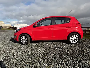 Used 2014 Hyundai I20 Style Red - Interior and Exterior details 8