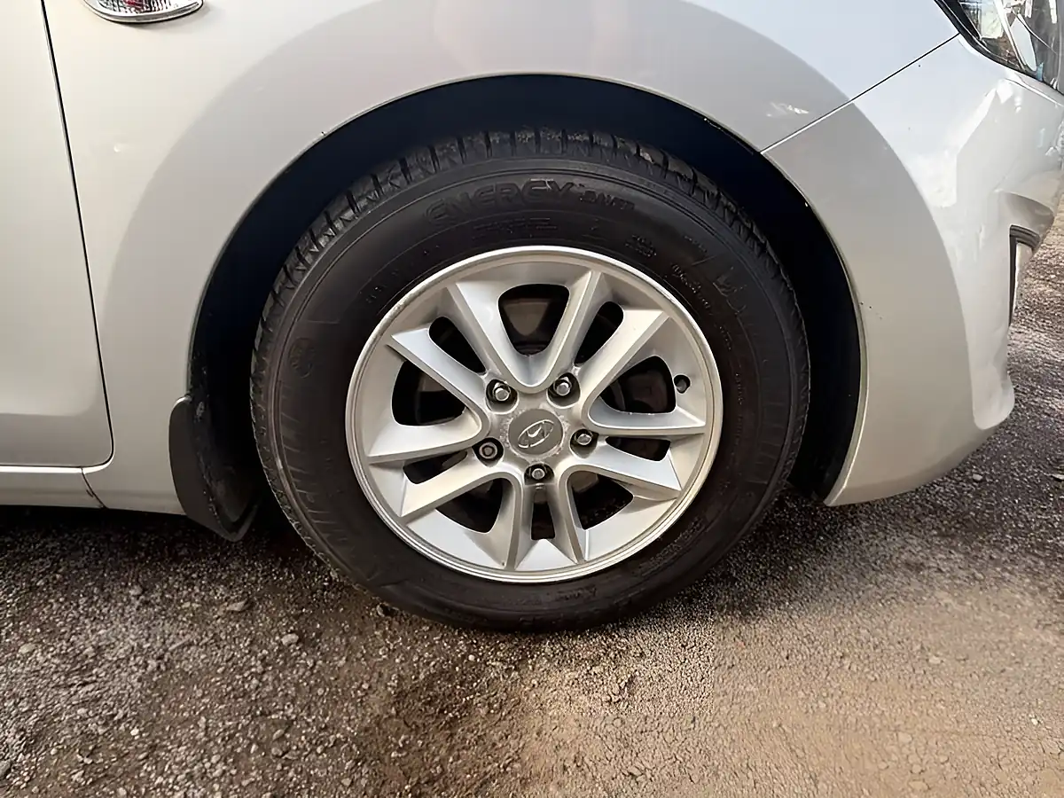 Used 2014 Hyundai i30 Active Blue Drive Silver - Interior and Exterior details 10