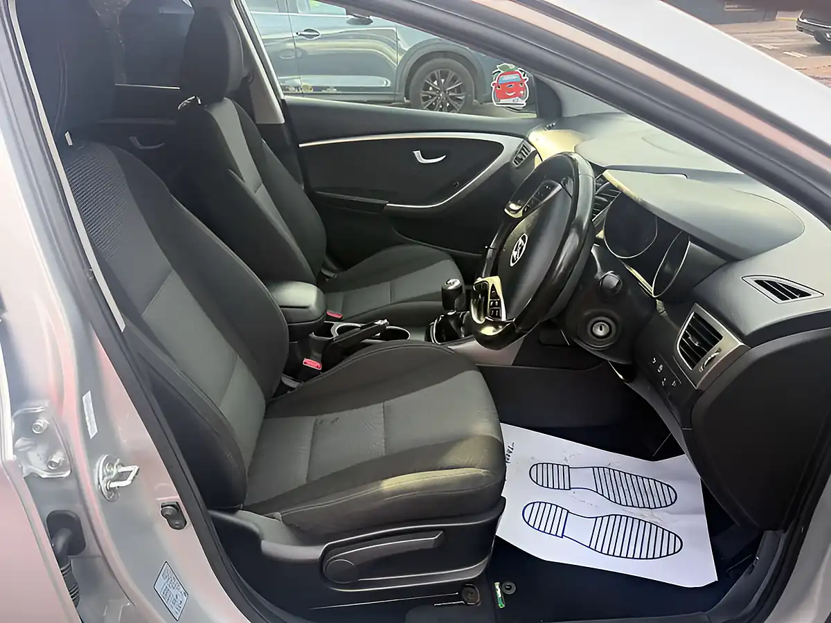 Used 2014 Hyundai i30 Active Blue Drive Silver - Interior and Exterior details 12