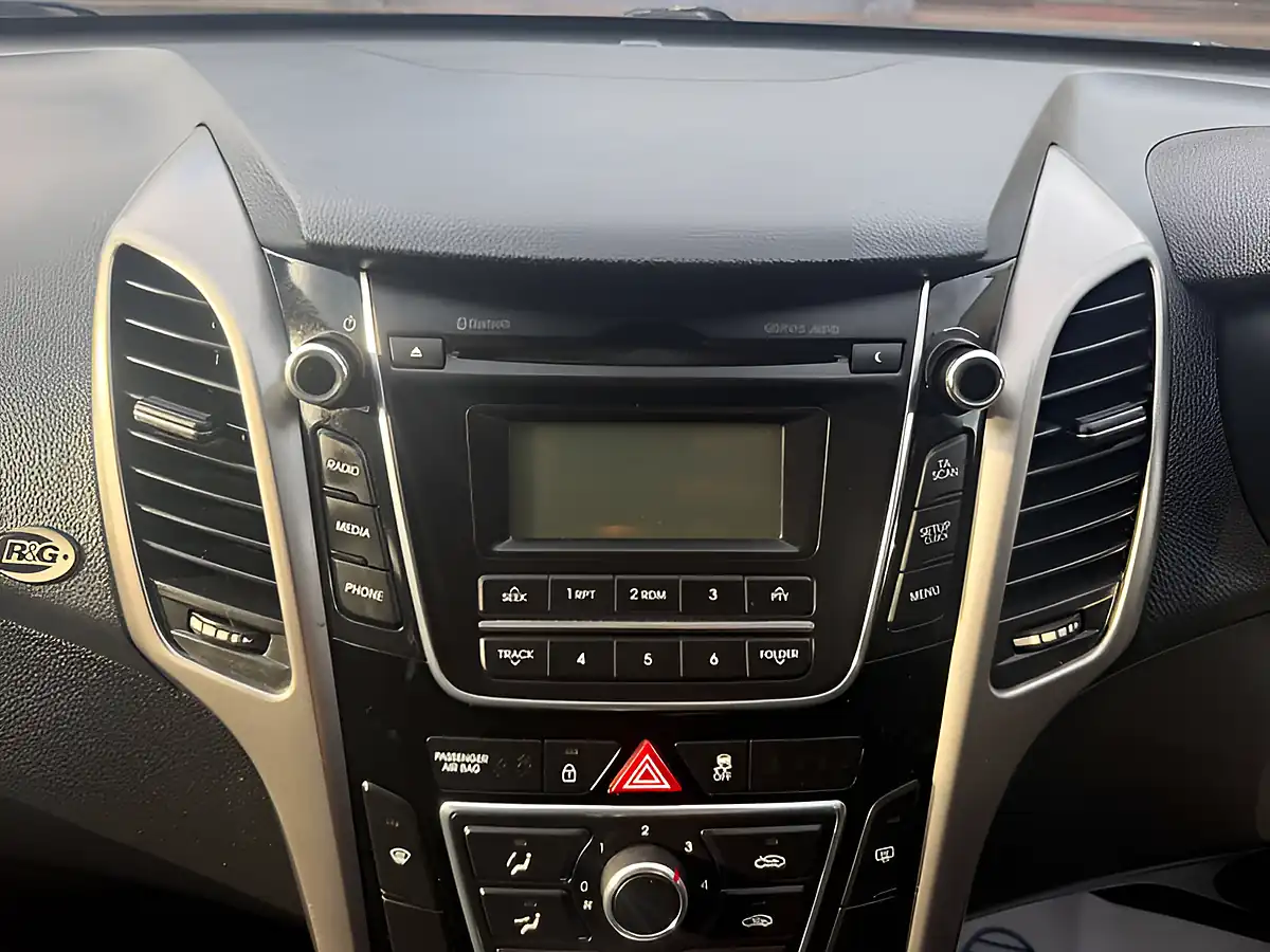 Used 2014 Hyundai i30 Active Blue Drive Silver - Interior and Exterior details 18