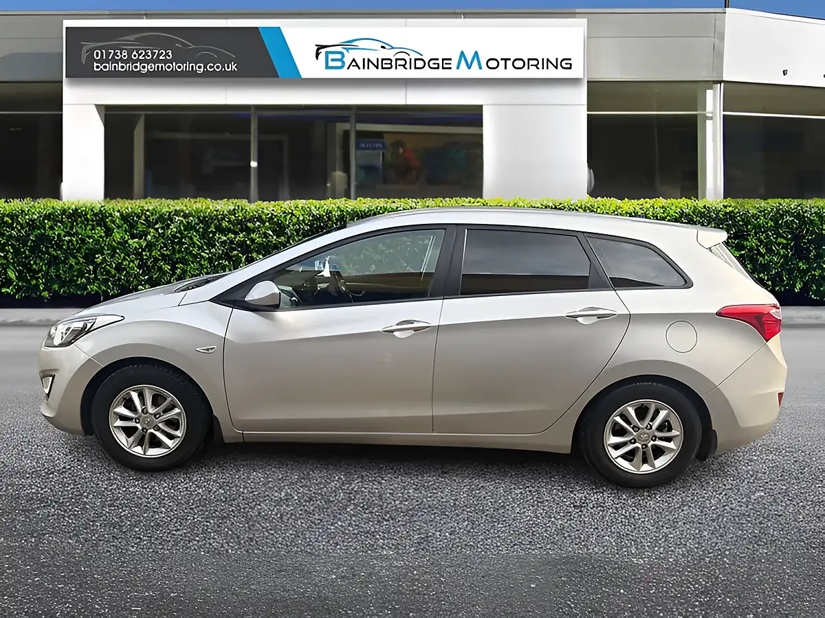 Used 2014 Hyundai i30 Active Blue Drive Silver - Interior and Exterior details 6