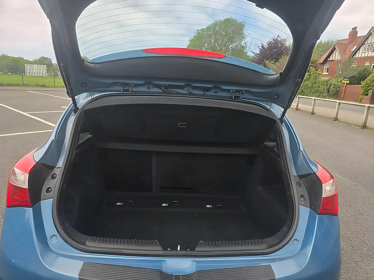 Used 2014 Hyundai I30 Active Blue - Interior and Exterior details 9