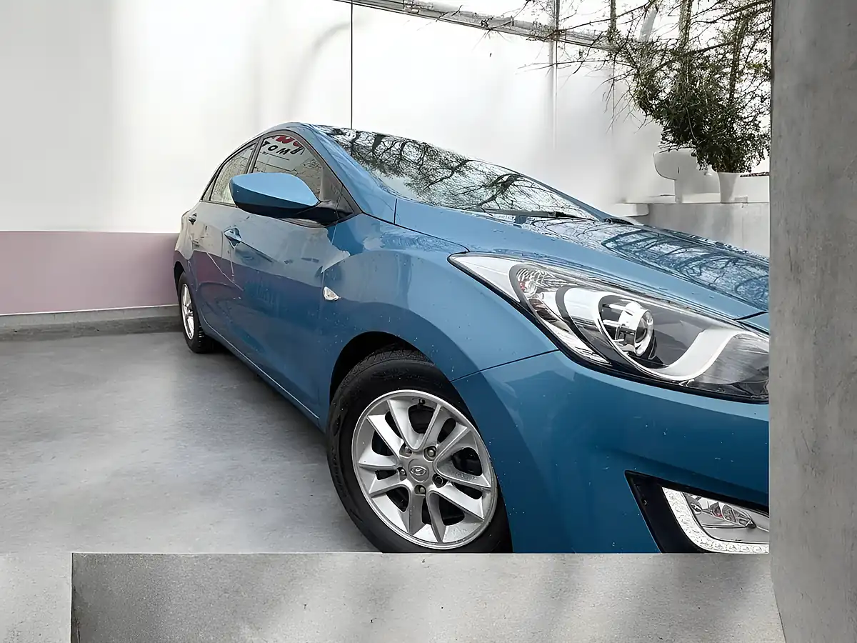 Used 2014 Hyundai i30 Active Blue - Interior and Exterior details 5