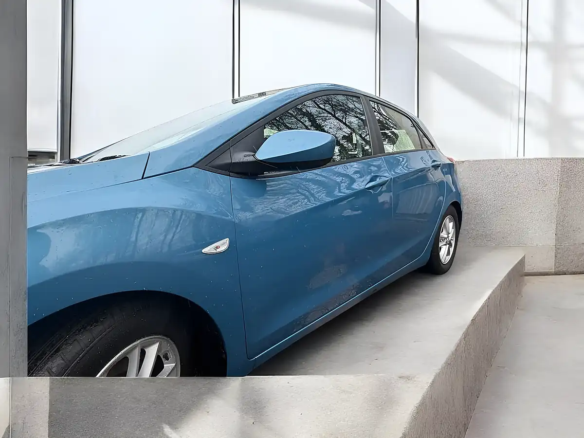Used 2014 Hyundai i30 Active Blue - Interior and Exterior details 9