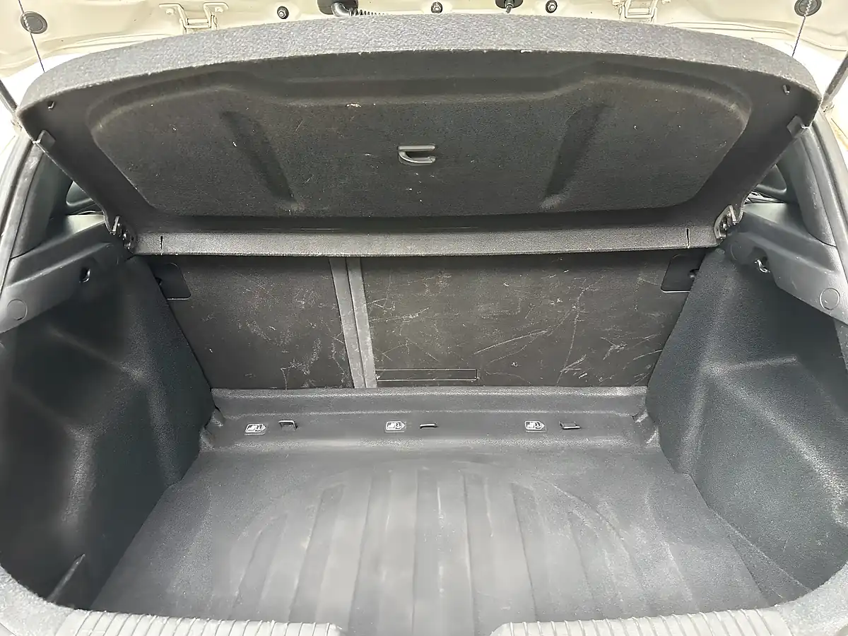 Used 2014 Hyundai I30 Active Creamy White - Interior and Exterior details 17