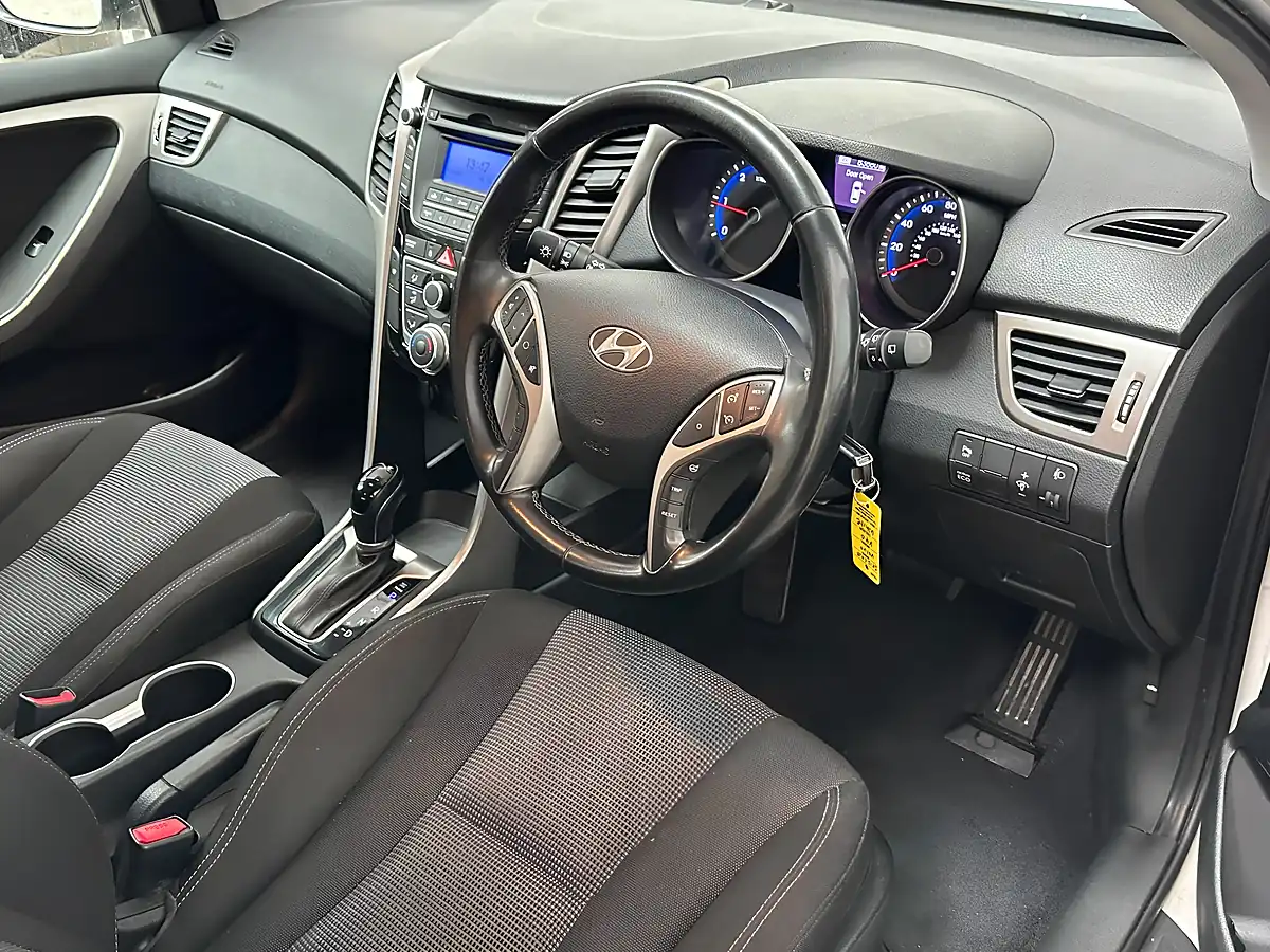 Used 2014 Hyundai I30 Active Creamy White - Interior and Exterior details 3