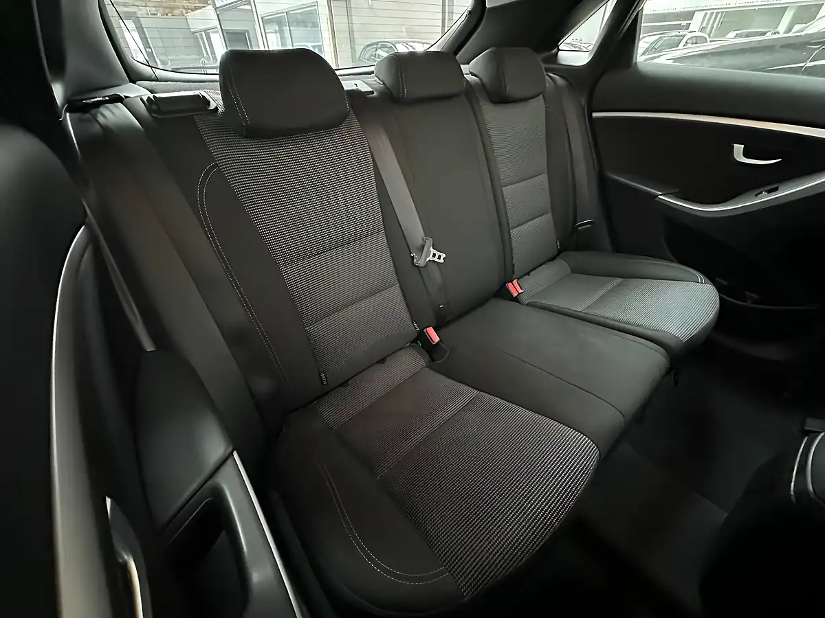 Used 2014 Hyundai I30 Active Creamy White - Interior and Exterior details 8