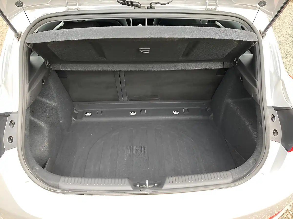 Used 2014 Hyundai I30 Active Silver - Interior and Exterior details 11