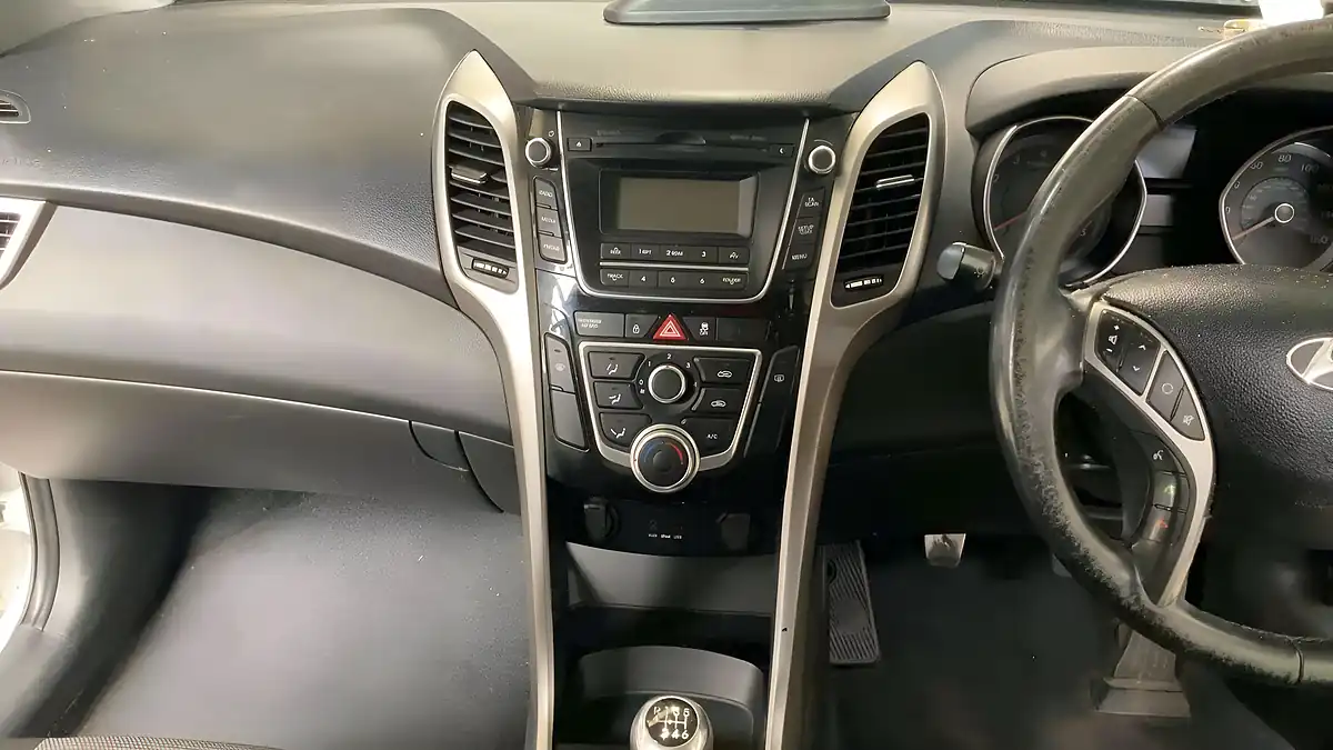 Used 2014 Hyundai I30 Active White - Interior and Exterior details 10