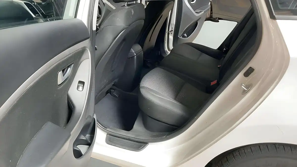 Used 2014 Hyundai I30 Active White - Interior and Exterior details 13