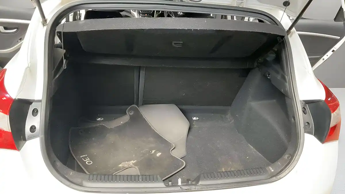 Used 2014 Hyundai I30 Active White - Interior and Exterior details 14
