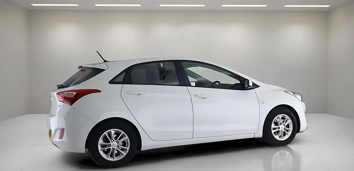 Used 2014 Hyundai I30 Active White - Interior and Exterior details 3