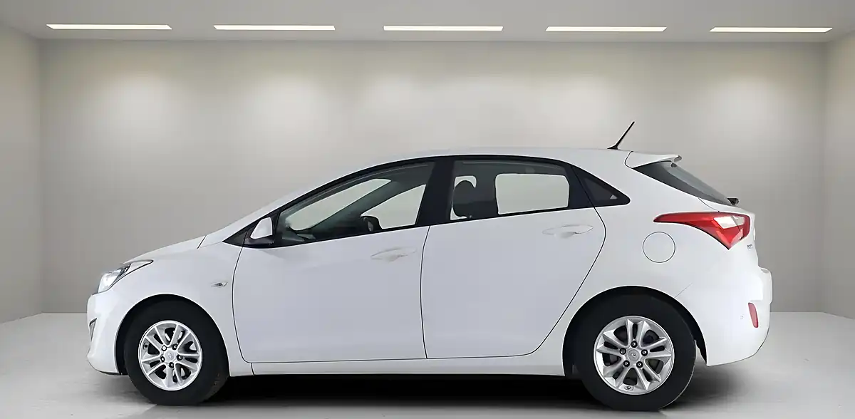 Used 2014 Hyundai I30 Active White - Interior and Exterior details 4