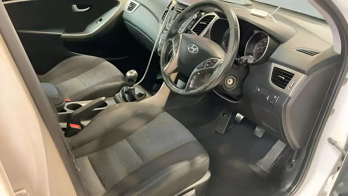 Used 2014 Hyundai I30 Active White - Interior and Exterior details 8