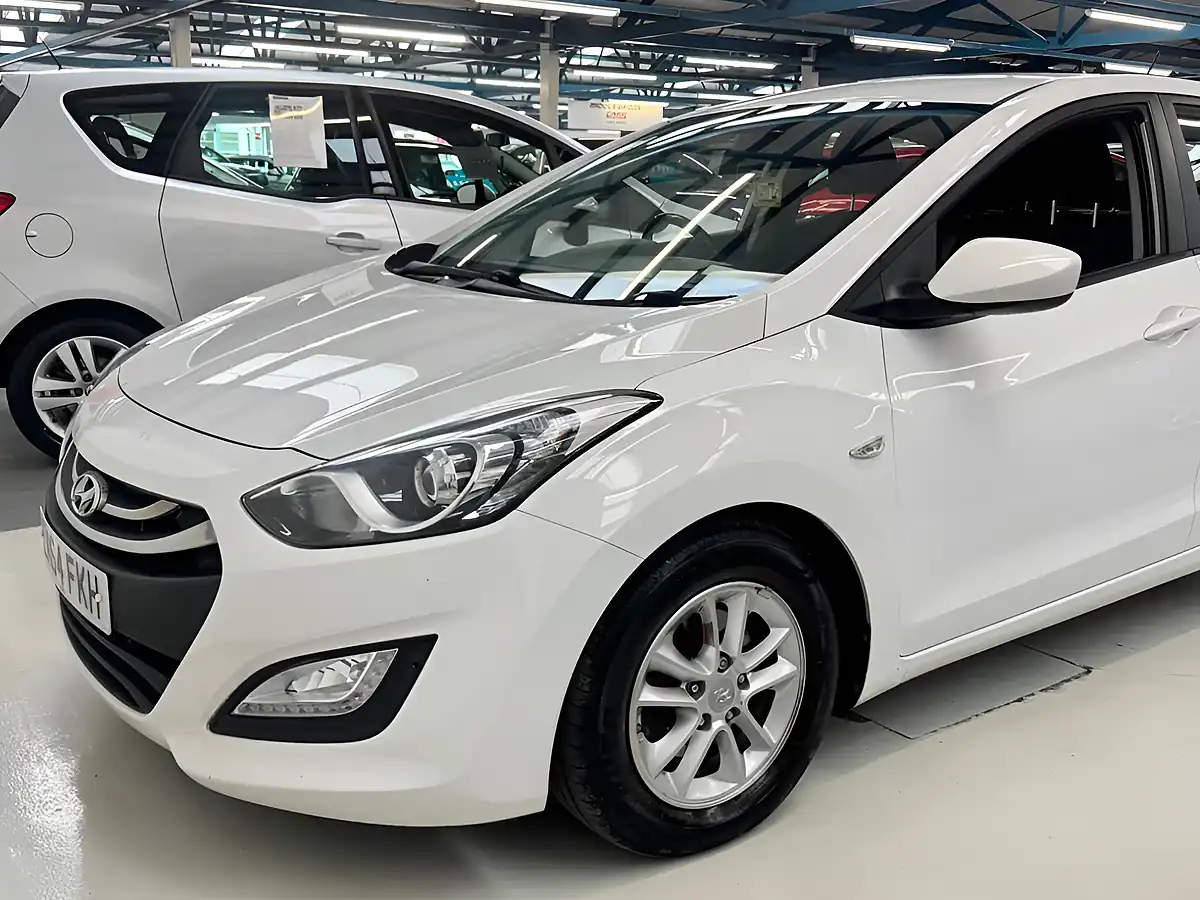 Used 2014 Hyundai i30 Active White - Interior and Exterior details 10