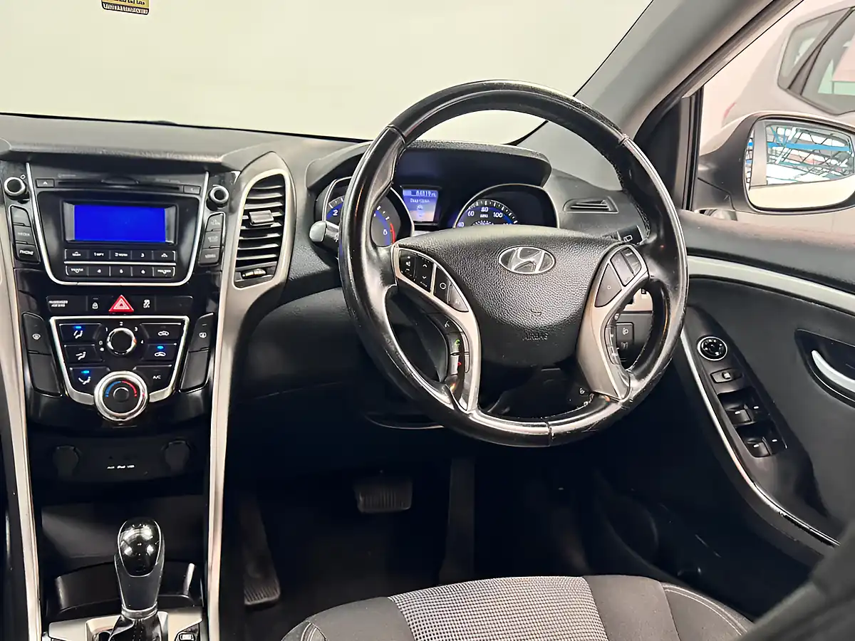 Used 2014 Hyundai i30 Active White - Interior and Exterior details 13
