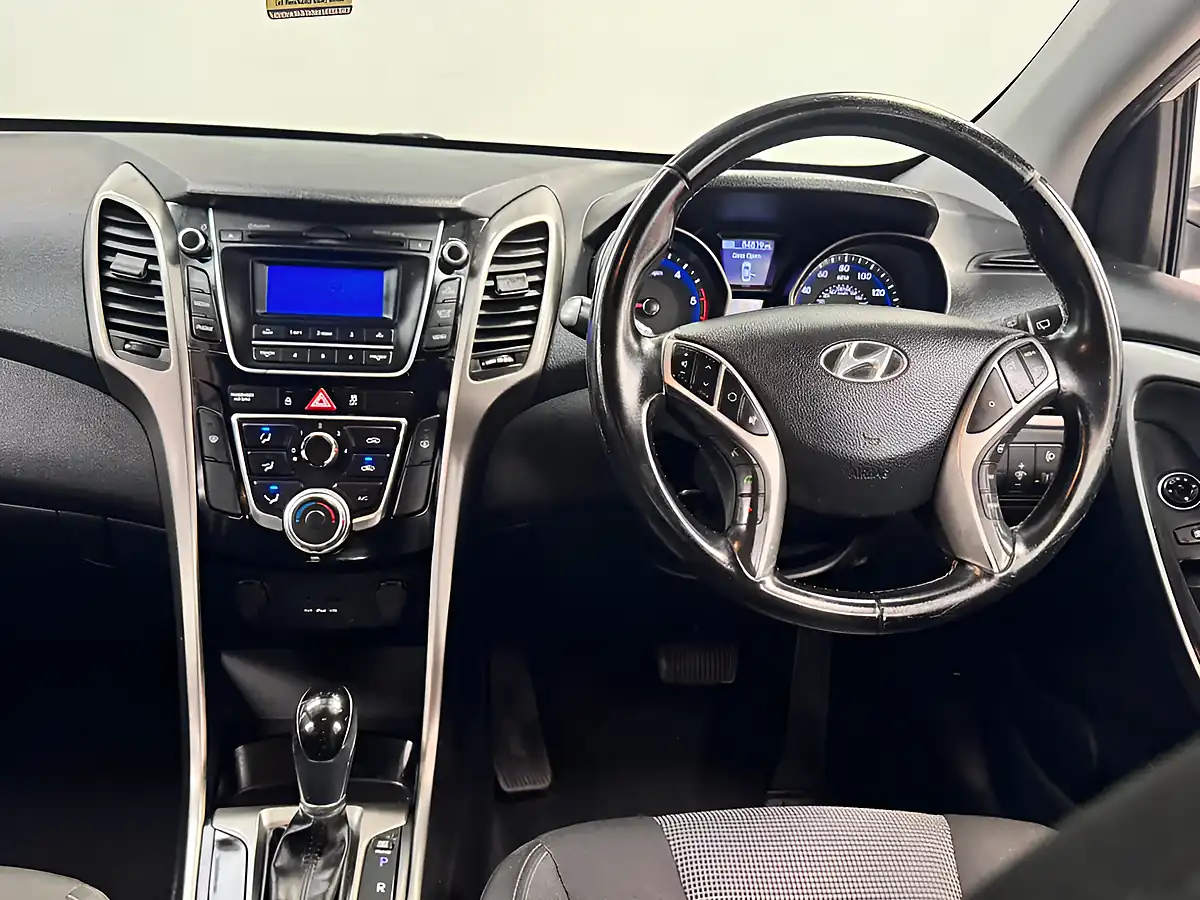 Used 2014 Hyundai i30 Active White - Interior and Exterior details 14
