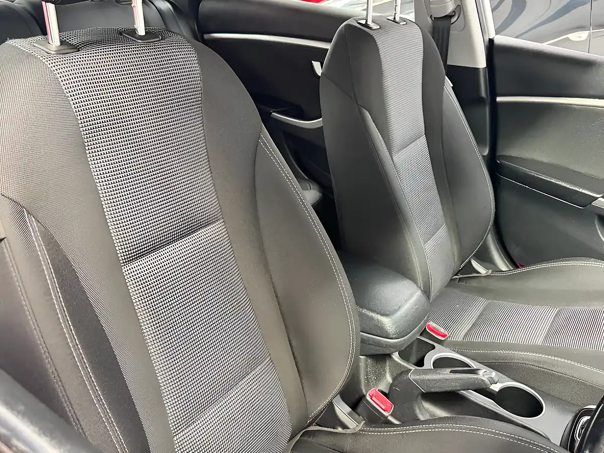 Used 2014 Hyundai i30 Active White - Interior and Exterior details 15