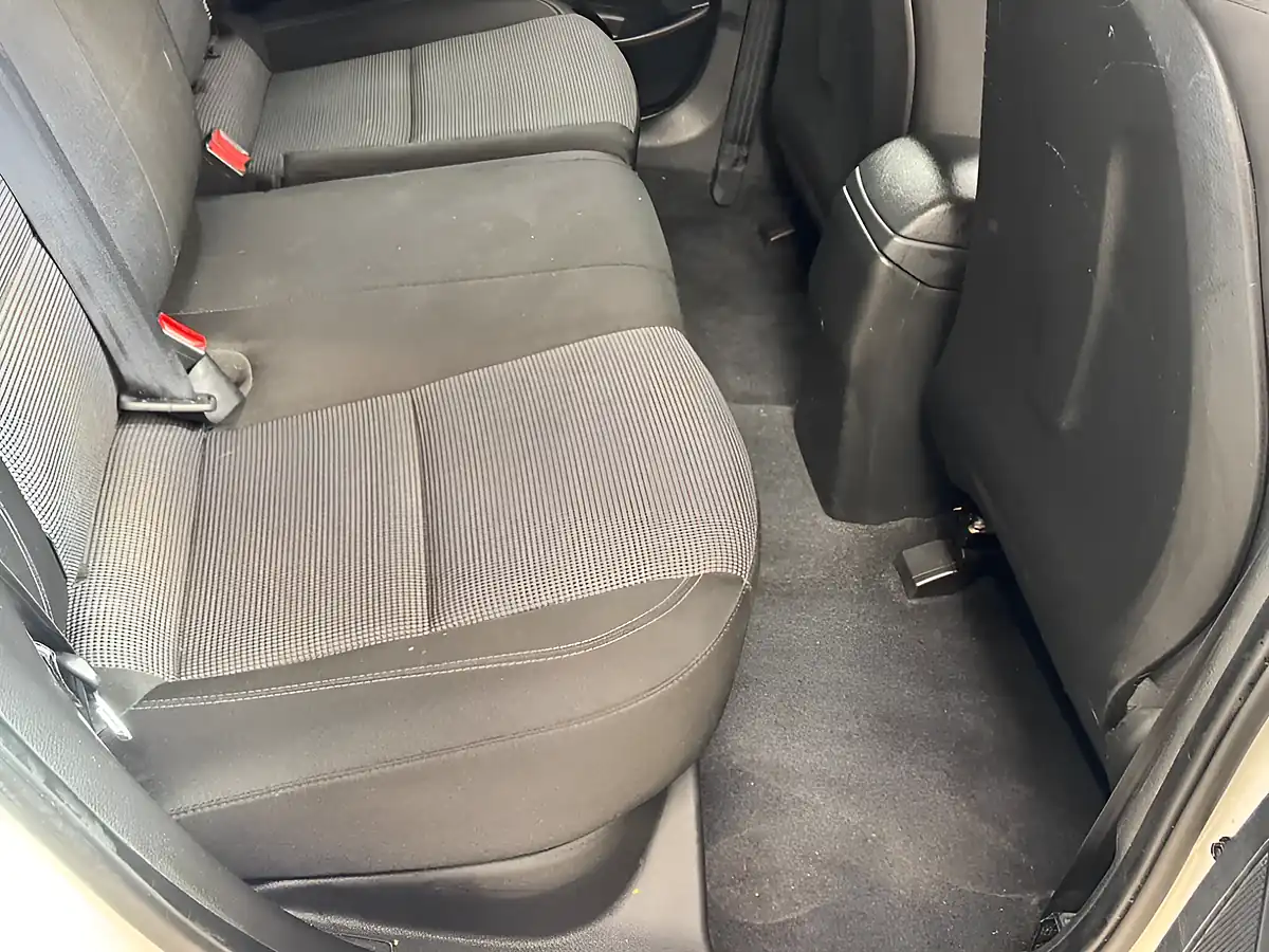 Used 2014 Hyundai i30 Active White - Interior and Exterior details 16