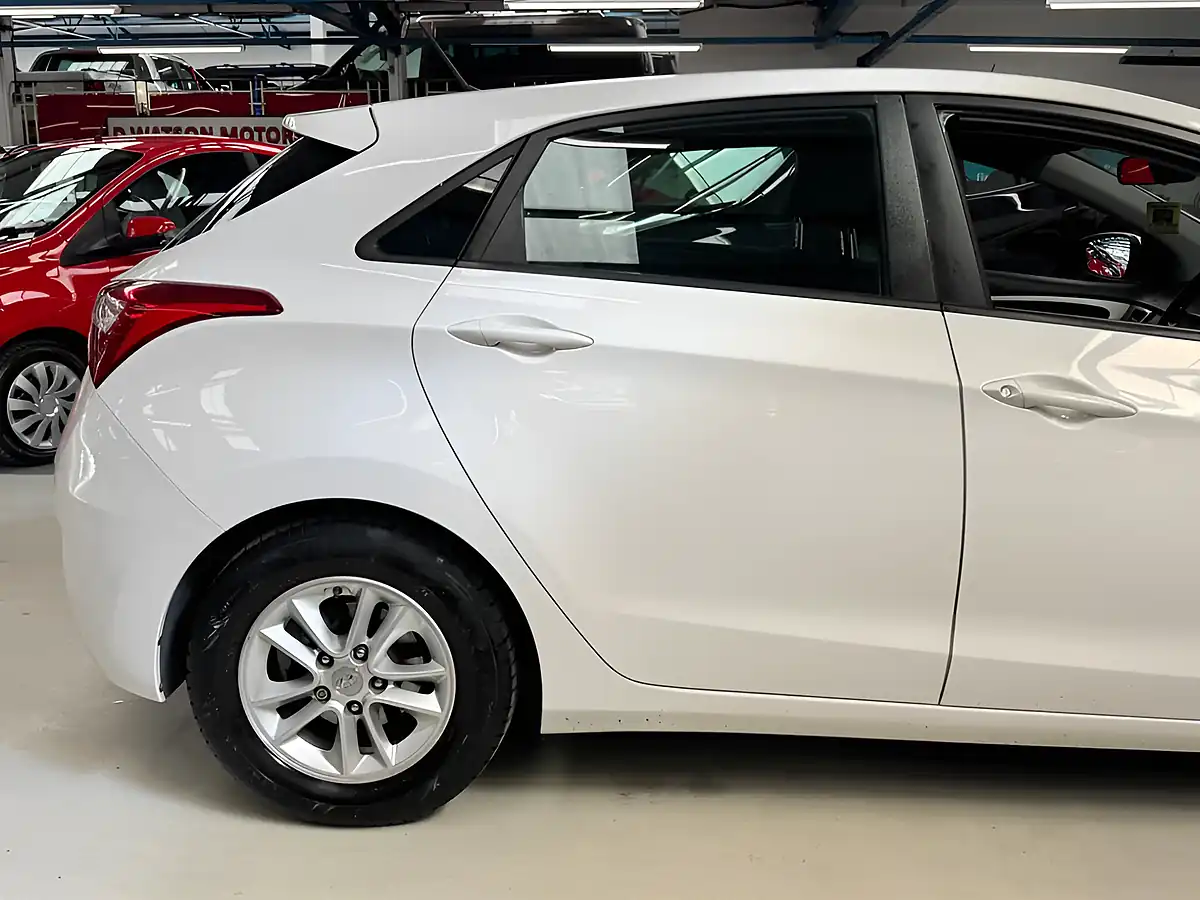 Used 2014 Hyundai i30 Active White - Interior and Exterior details 17