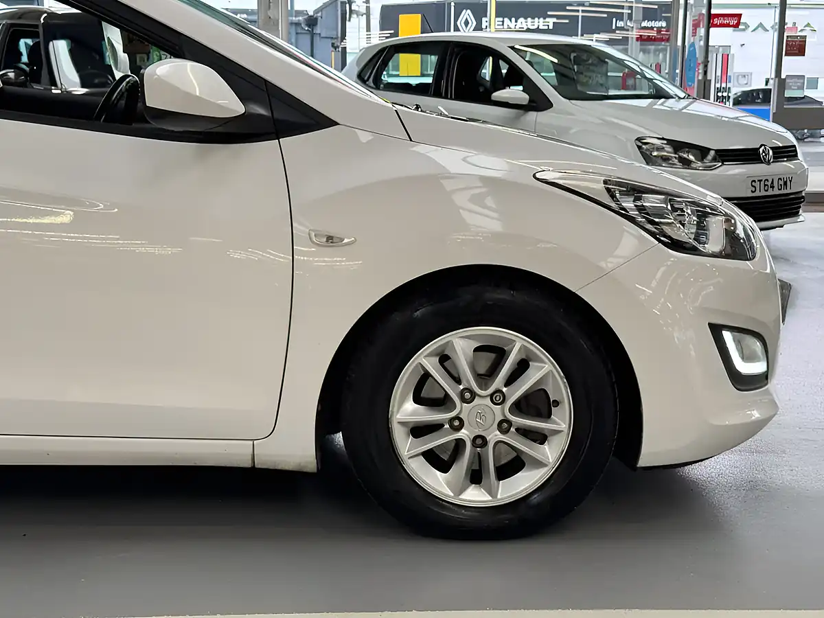 Used 2014 Hyundai i30 Active White - Interior and Exterior details 11