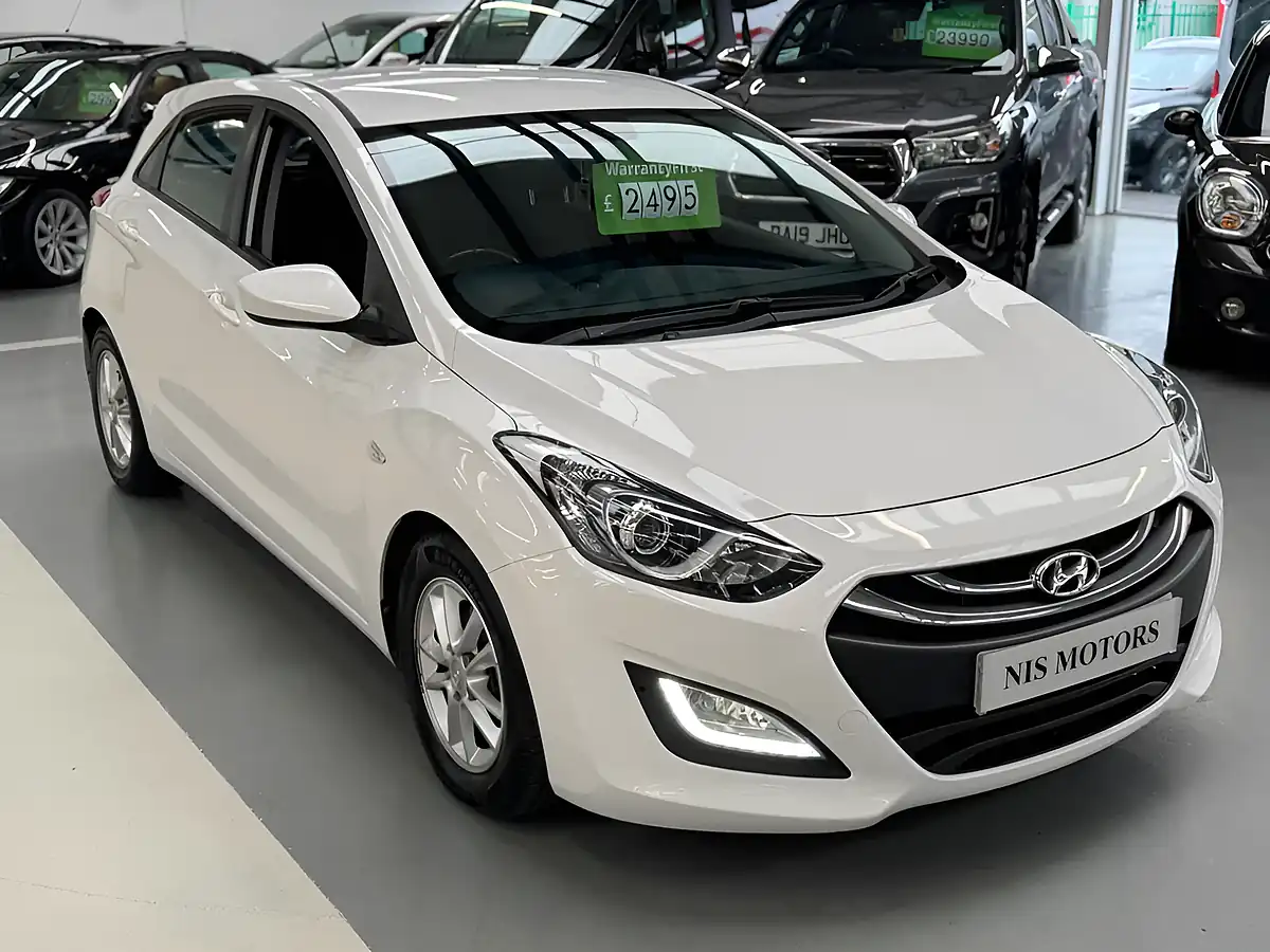 Used 2014 Hyundai i30 Active White - Interior and Exterior details 5