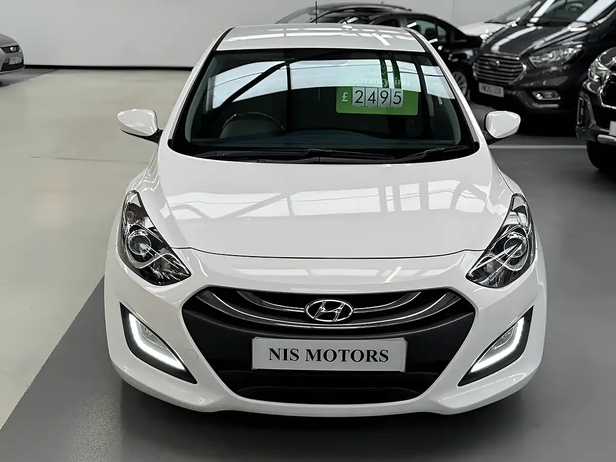 Used 2014 Hyundai i30 Active White - Interior and Exterior details 6