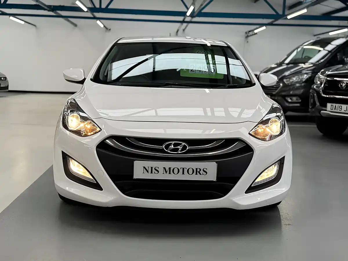 Used 2014 Hyundai i30 Active White - Interior and Exterior details 7