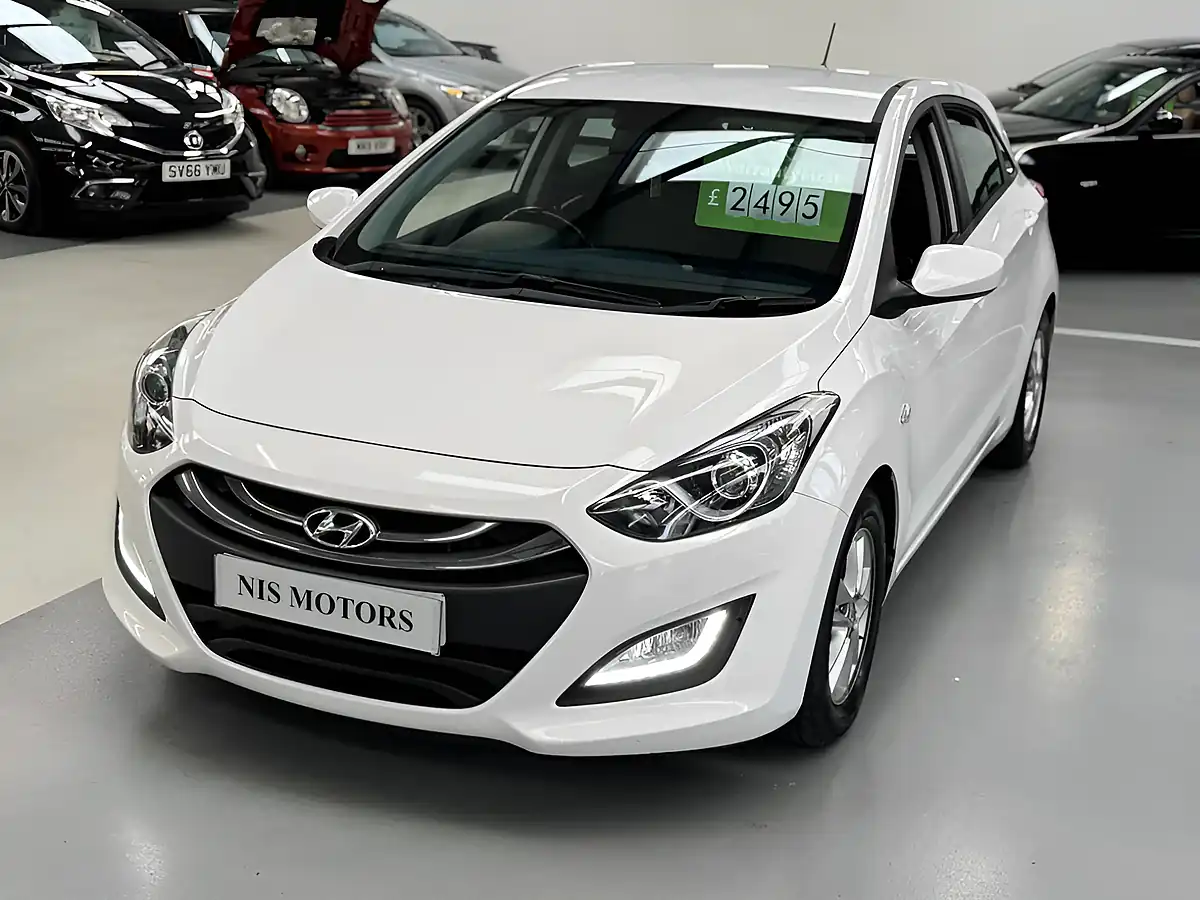 Used 2014 Hyundai i30 Active White - Interior and Exterior details 8