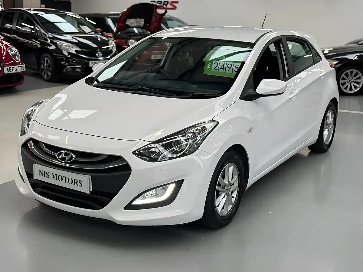 Used 2014 Hyundai i30 Active White - Interior and Exterior details 9