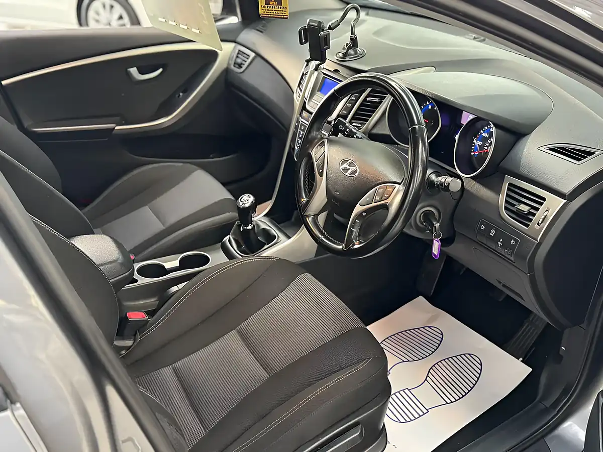 Used 2014 Hyundai i30 Blue Drive Active Grey - Interior and Exterior details 12