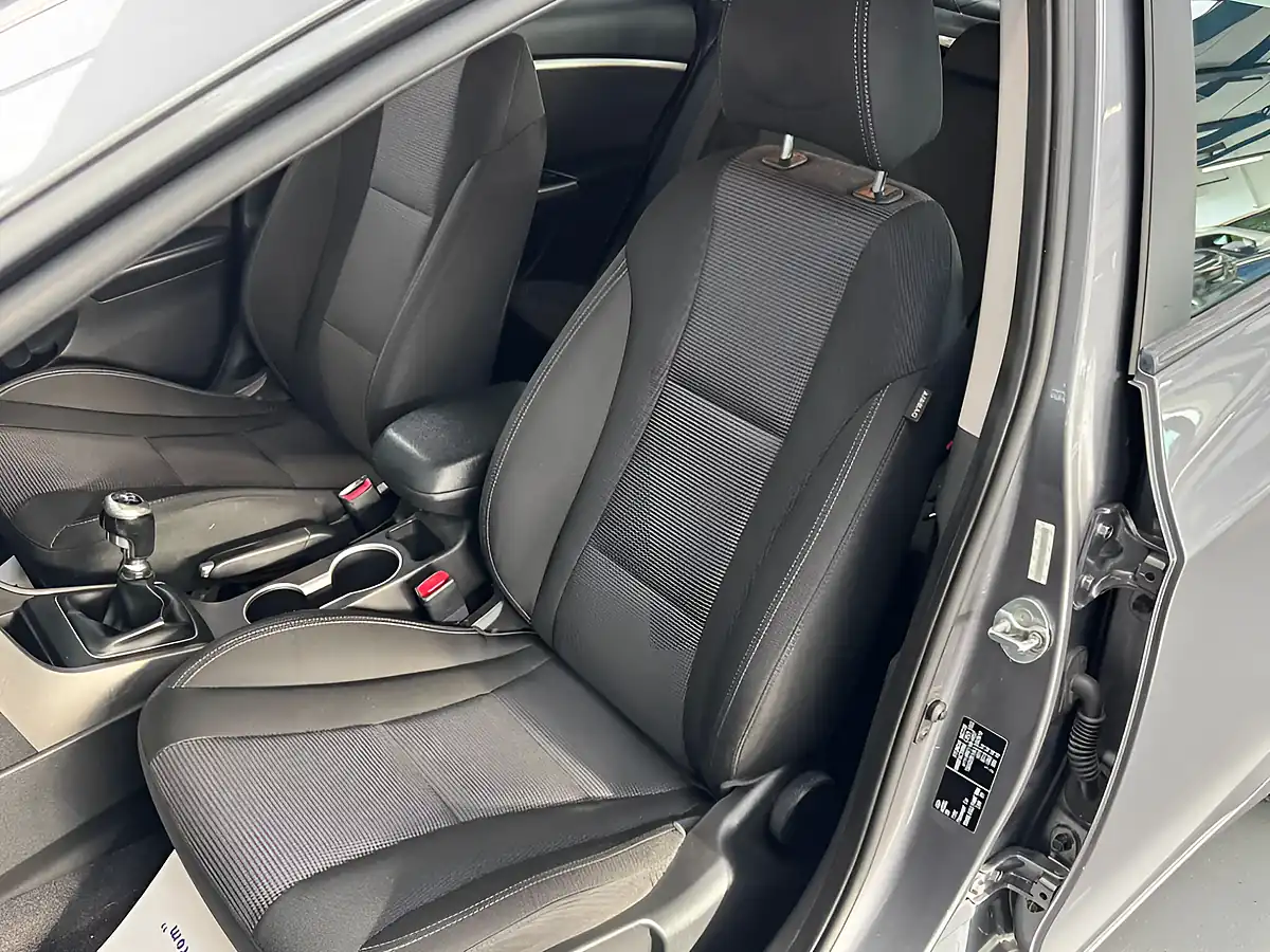 Used 2014 Hyundai i30 Blue Drive Active Grey - Interior and Exterior details 18