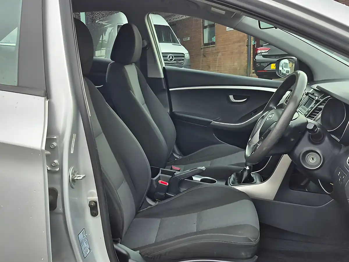 Used 2014 Hyundai I30 Blue Drive Classic Silver - Interior and Exterior details 9