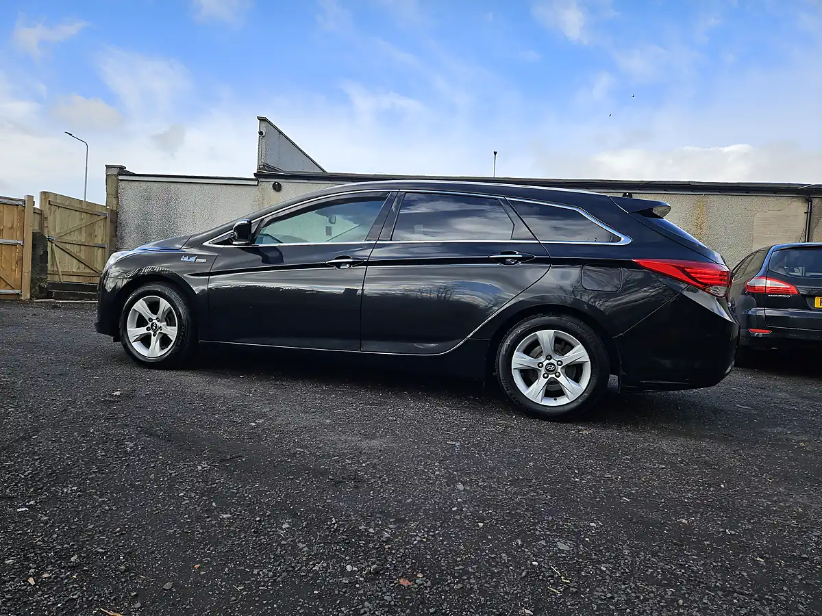 Used 2014 Hyundai I40 Blue Drive Style Black - Interior and Exterior details 12