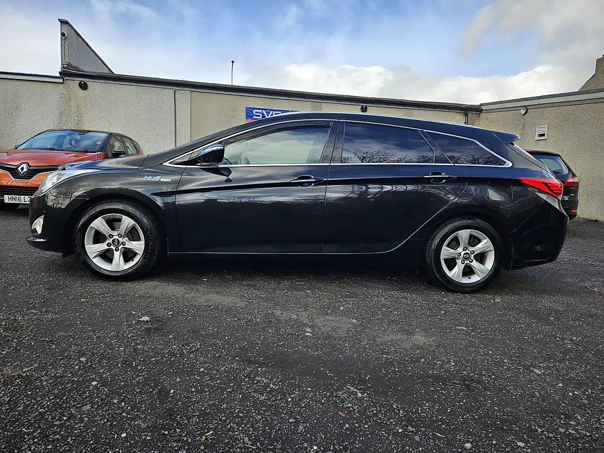Used 2014 Hyundai I40 Blue Drive Style Black - Interior and Exterior details 13