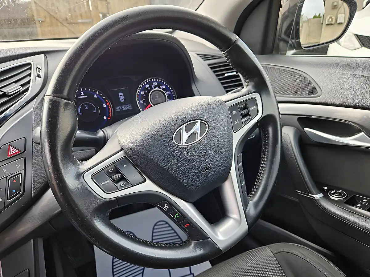 Used 2014 Hyundai I40 Blue Drive Style Black - Interior and Exterior details 17