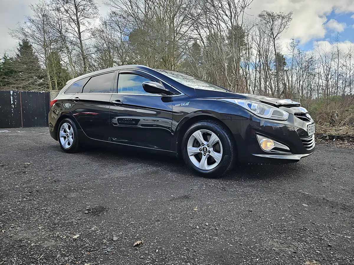 Used 2014 Hyundai I40 Blue Drive Style Black - Interior and Exterior details 5