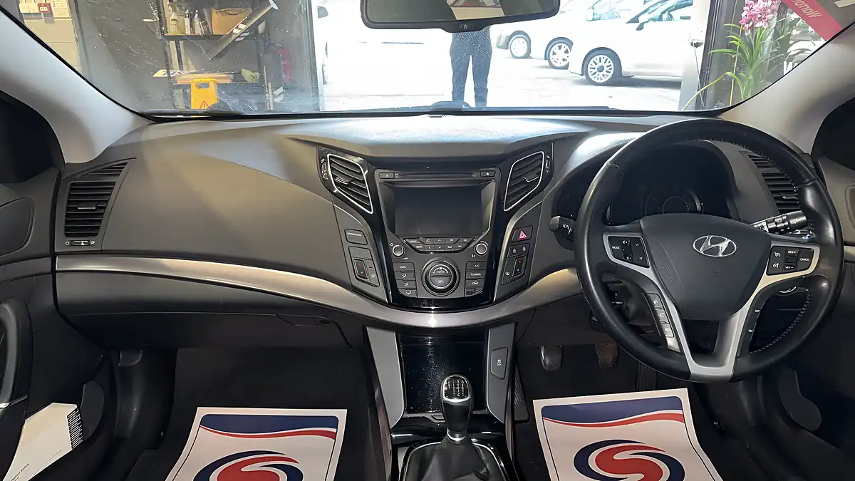 Used 2014 Hyundai I40 Style Silver - Interior and Exterior details 10