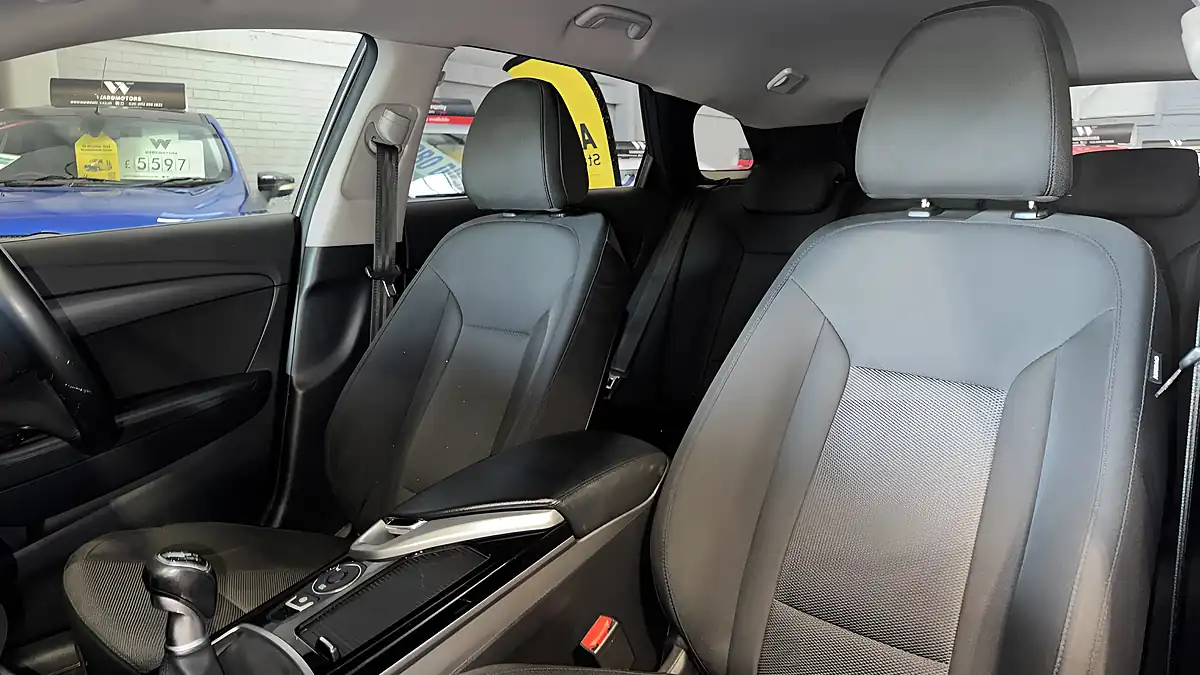 Used 2014 Hyundai I40 Style Silver - Interior and Exterior details 11