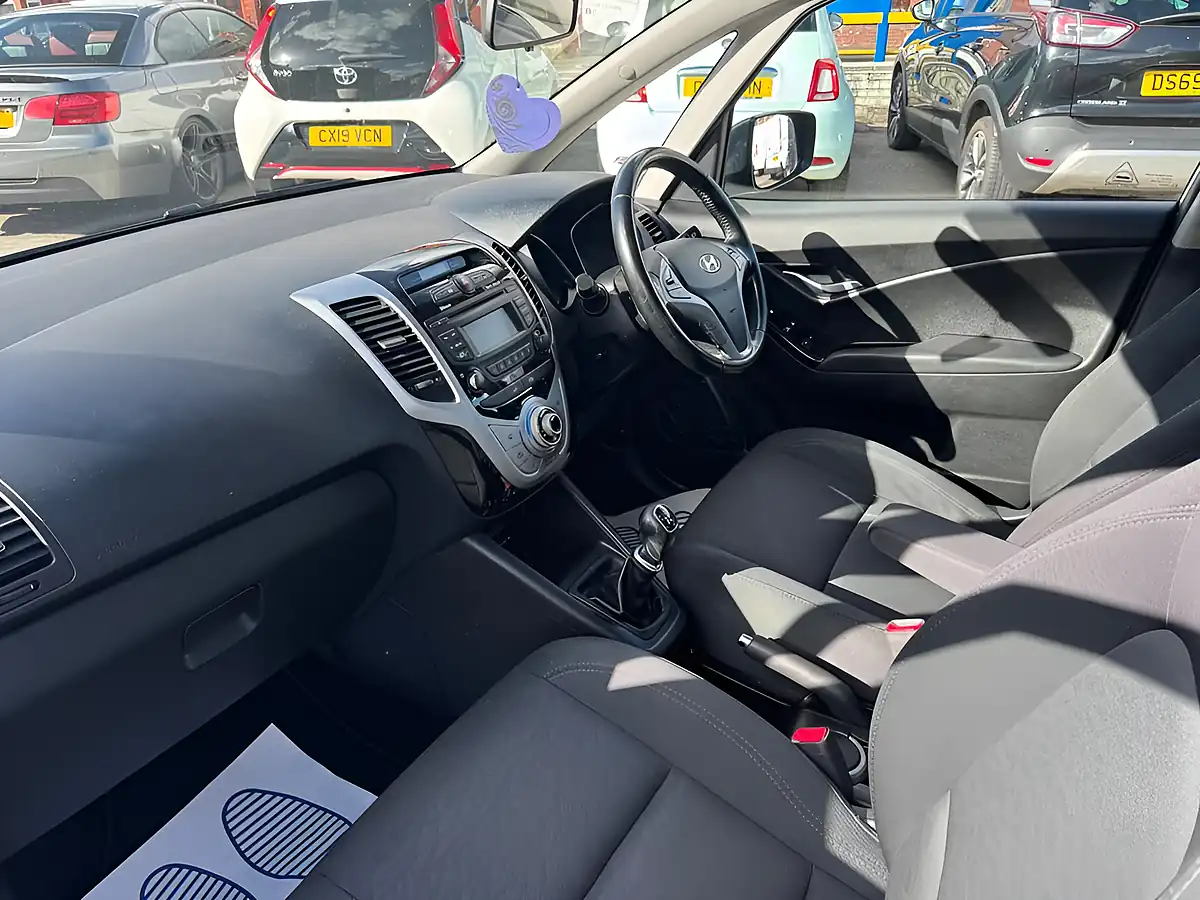 Used 2014 Hyundai Ix20 Active Grey - Interior and Exterior details 4