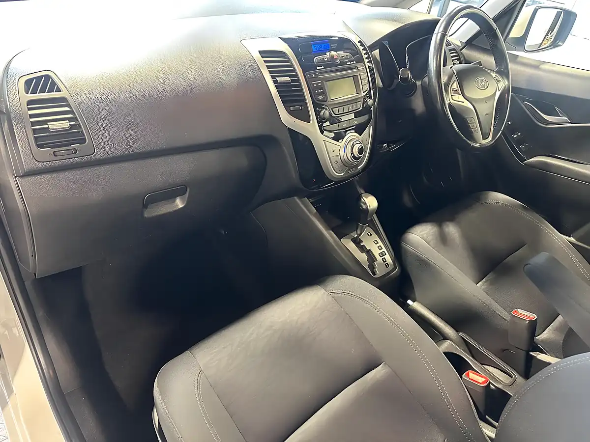 Used 2014 Hyundai ix20 Active White - Interior and Exterior details 11