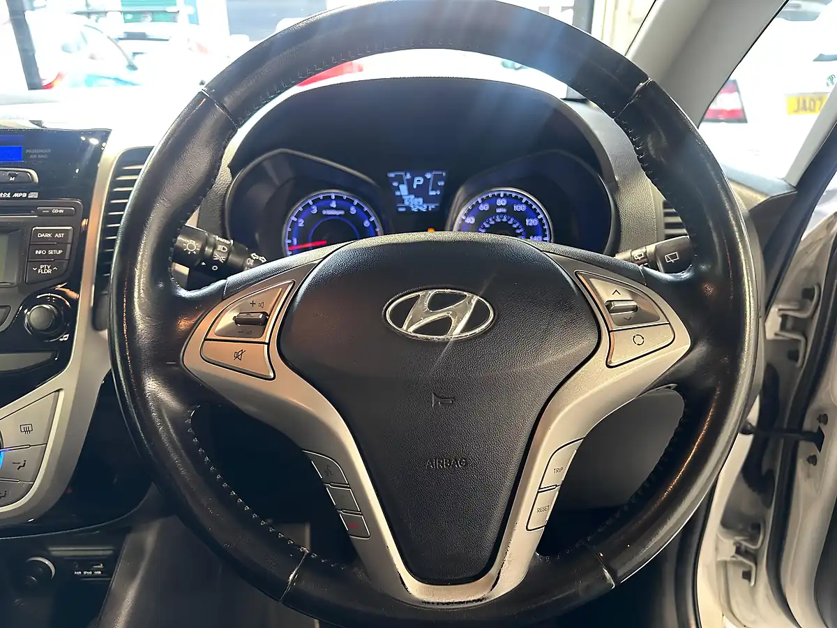 Used 2014 Hyundai ix20 Active White - Interior and Exterior details 16