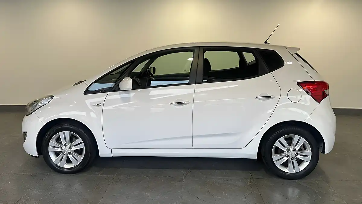 Used 2014 Hyundai ix20 Active White - Interior and Exterior details 6
