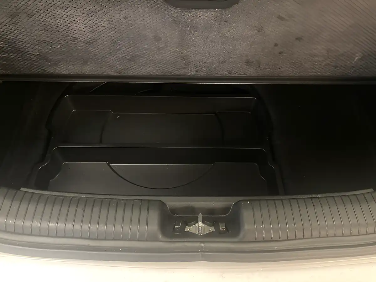 Used 2014 Hyundai IX20 Active White - Interior and Exterior details 16
